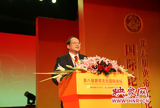 臺灣大學(xué)哲學(xué)系教授、美國耶魯大學(xué)哲學(xué)博士傅佩榮做演講