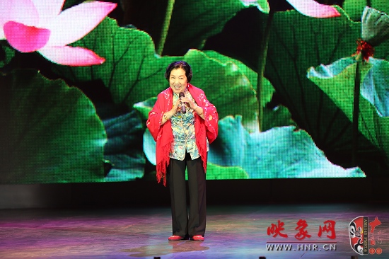 著名越調(diào)表演藝術(shù)家、越調(diào)皇后毛愛蓮演唱《白奶奶醉酒》選段“好一個(gè)俊俏的趙鳳英”