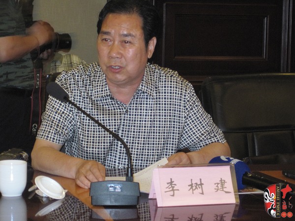 中國(guó)劇協(xié)副主席、河南省劇協(xié)主席、河南豫劇院院長(zhǎng)李樹(shù)建