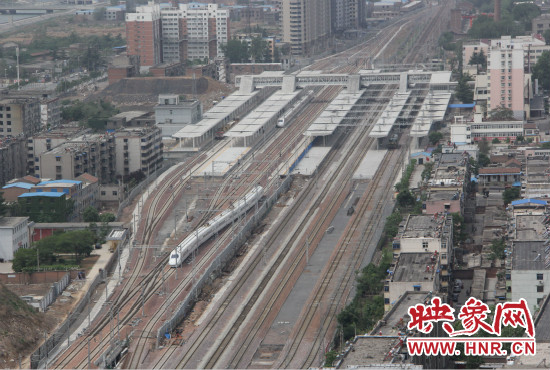 本次運(yùn)行試驗(yàn)由2列CRH2A型動(dòng)車組擔(dān)當(dāng)，計(jì)劃試驗(yàn)速度為每小時(shí)200公里。