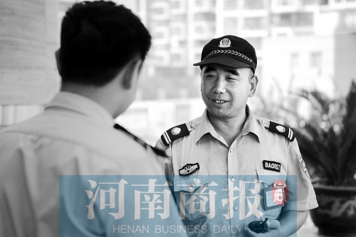 現(xiàn)在的劉阿春，在鄭州一家酒店當(dāng)保安經(jīng)理