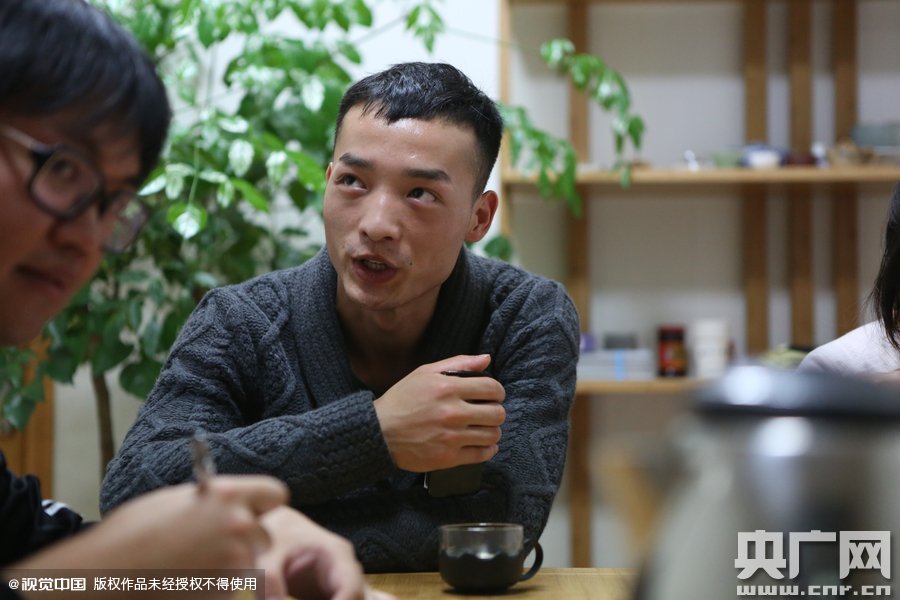 網(wǎng)絡(luò)紅人葉良辰現(xiàn)身浙江臺州，接受記者的專訪。