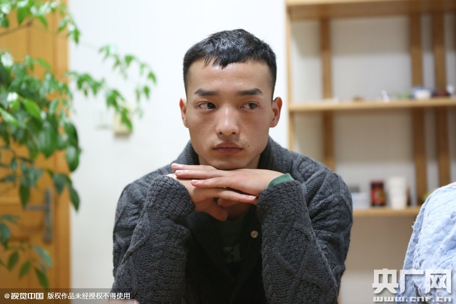 網(wǎng)絡(luò)紅人葉良辰現(xiàn)身浙江臺州，接受記者的專訪。