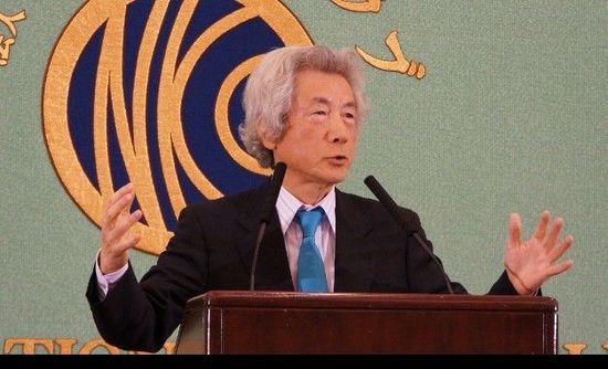日本前首相小泉純一郎11月12日發(fā)表演說，支持安倍晉三對中國強硬，并鼓動其參拜靖國神社。