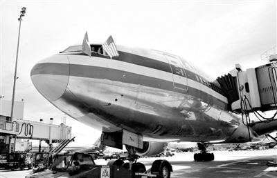 2011年4月5日，美國航空公司為洛杉磯至上海首條直飛航線的開通舉行剪彩儀式。目前，美國航空、美國聯(lián)合航空和達(dá)美航空已經(jīng)向中國提交了飛行計(jì)劃。
