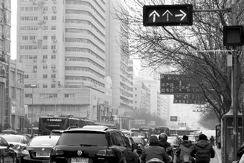 新交規(guī)“黃恐”引發(fā)擁堵？ 這個真的有！