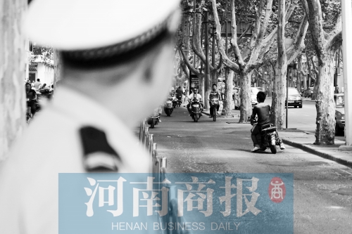 有警察，趕緊掉頭！