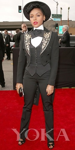  Janelle Monae這身跟去年的打扮差不多，爵士名伶的標配嗎