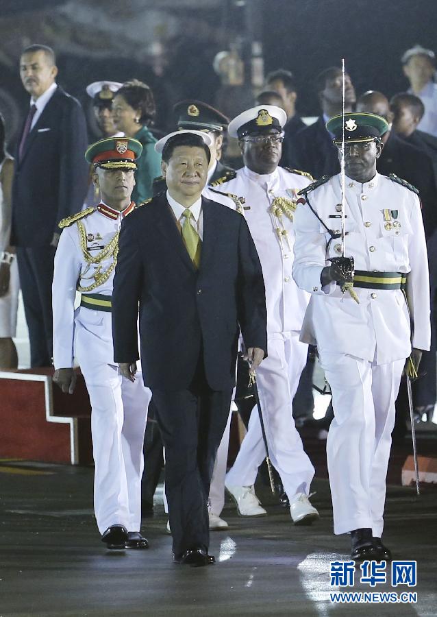 這是習(xí)近平主席檢閱儀仗隊(duì)。姚大偉 攝