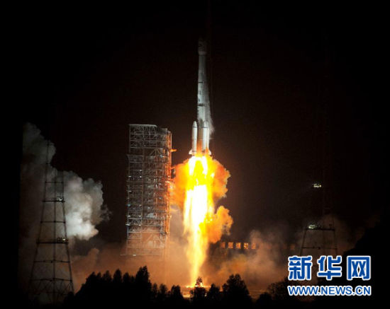 12月21日,載有玻利維亞通信衛(wèi)星的長征三號乙運載火箭點火發(fā)射。當日零時42分,我國在西昌衛(wèi)星發(fā)射中心用長征三號乙運載火箭,成功將玻利維亞通信衛(wèi)星發(fā)射升空,衛(wèi)星順利進入預定軌道。玻利維亞通信衛(wèi)星是該國擁有的第一顆衛(wèi)星。新華社記者 燕雁 攝