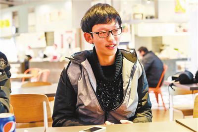 何琦驍收到了紐約大學(xué)阿布扎比分校的錄取通知書。記者 許恢毅 攝