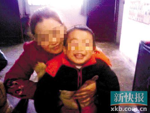 程女士生前和小孩開心玩耍。家屬供圖