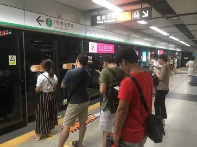 尷尬了！深圳地鐵首開女性車廂 結(jié)果塞滿男乘客