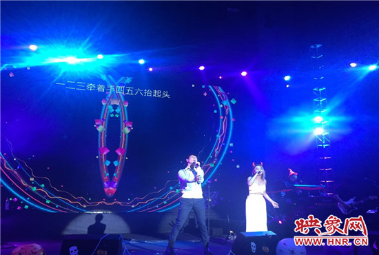 丁當(dāng)現(xiàn)場分享了她的代表曲目，《猜不透》全場大合唱，歌手嚴(yán)爵充分展現(xiàn)創(chuàng)作型歌手的特點。