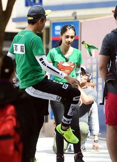 “跑男”真的很拼！baby朋友圈曬后背紅腫照