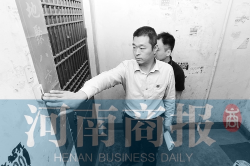　來到馬某家，法官被拒之門外