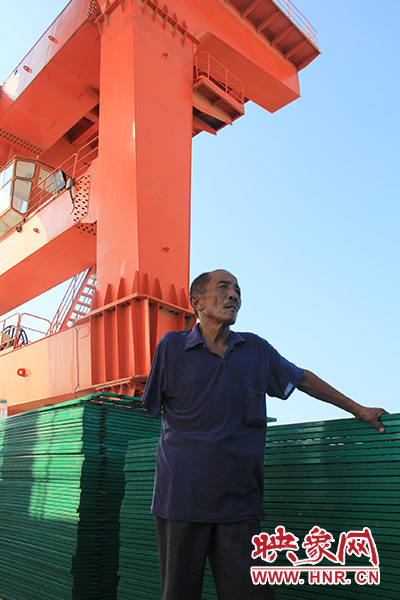2014年7月31日，淅川縣九重鎮(zhèn)陶岔村獨臂護水員李進群在淅川渠首。
