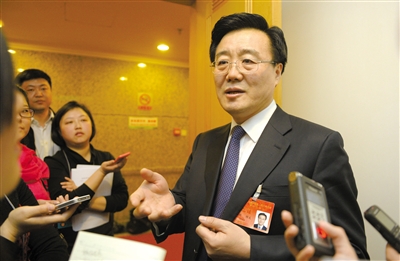 昨日，在十四屆人大二次會議順義代表團全團審議后，北京市人大代表、北京市常務(wù)副市長李士祥接受記者提問。新京報記者 浦峰 攝