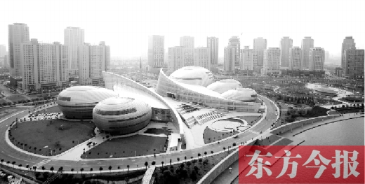 隨著鄭州經(jīng)濟(jì)的發(fā)展，鄭州的城市建設(shè)也煥發(fā)出勃勃生機(jī)