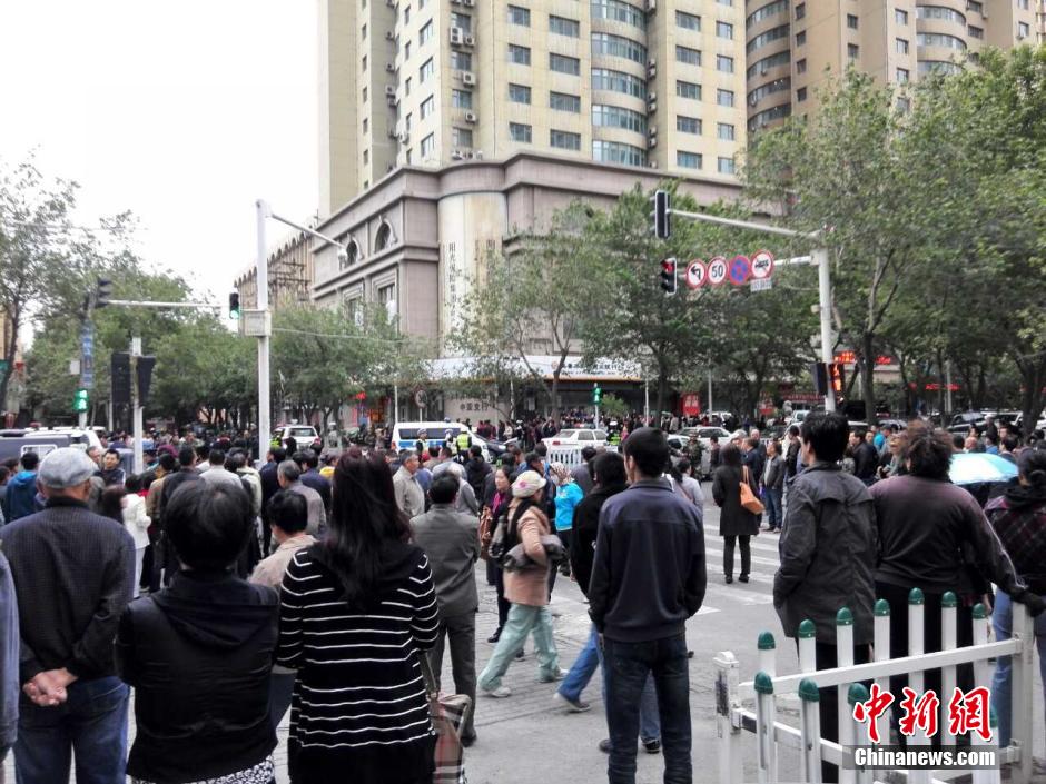 自治區(qū)和烏魯木齊市有關(guān)部門(mén)迅速處置，傷員已全部送往醫(yī)院救治。