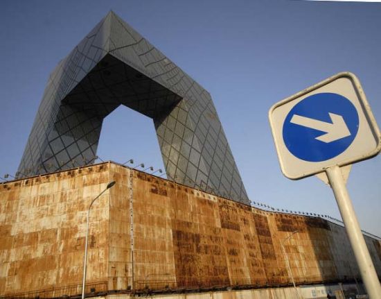 中央電視臺(tái)進(jìn)入多事之秋，多名工作人員相繼被調(diào)查，公眾聲望一度下滑。