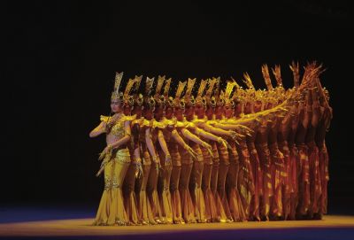 在歡迎晚宴上，上演經(jīng)典節(jié)目千手觀音。新華社發(fā)