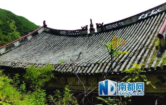　照光寺在致歉微博中稱，該寺位于蒼山之上，年久失修，且沒(méi)有防火通道。