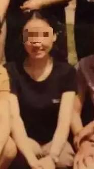 吳老師教音樂(lè)，已在該校工作十幾年。