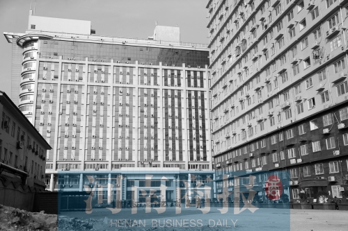 因購房尾款沒有交齊，鄭州一小區(qū)多戶業(yè)主的生活用水被停掉，有的連續(xù)半個(gè)月沒水吃。