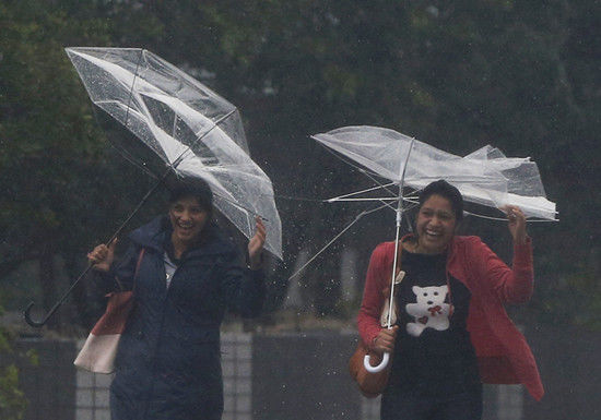 19號臺風(fēng)在日本登陸，帶來強(qiáng)降雨。