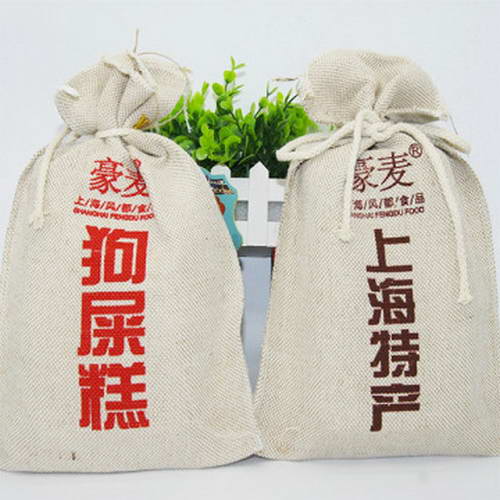 上海某公司推出的一款名為“狗屎糕”的產(chǎn)品引來不少質(zhì)疑。