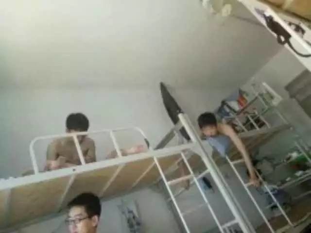 這個學(xué)校的男生宿舍火了！女同學(xué)都喊著要嫁