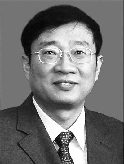 殲-15飛機(jī)研制現(xiàn)場總指揮羅陽，因突發(fā)急性心梗殉職，享年51歲