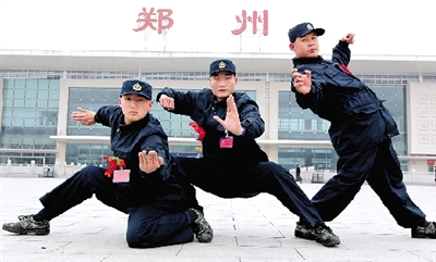 昨日，即將入伍的少林高手們啟程前合影留念
