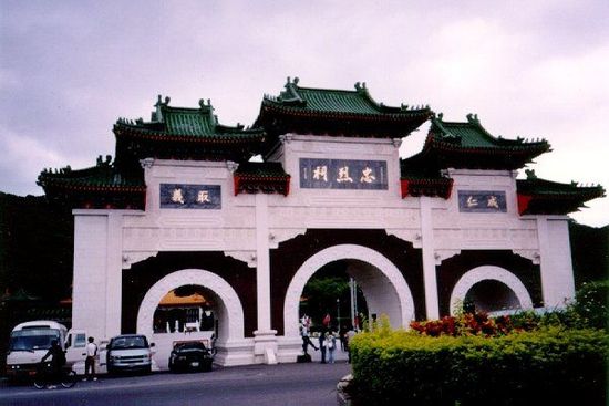 位于臺北的忠烈祠供奉著從孫中山革命，到抗日戰(zhàn)爭，解放戰(zhàn)爭所有陣亡國民黨士兵的靈位。