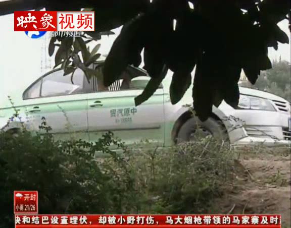 女嬰被棄路溝 父母在哪里？