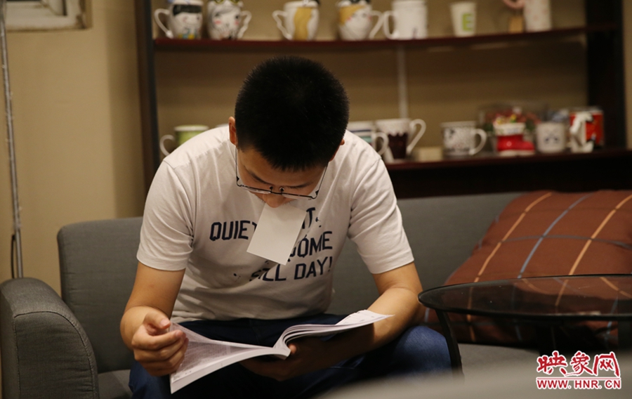 楊栗，22歲，某大學(xué)大三學(xué)生：喜歡這種看書的環(huán)境。
